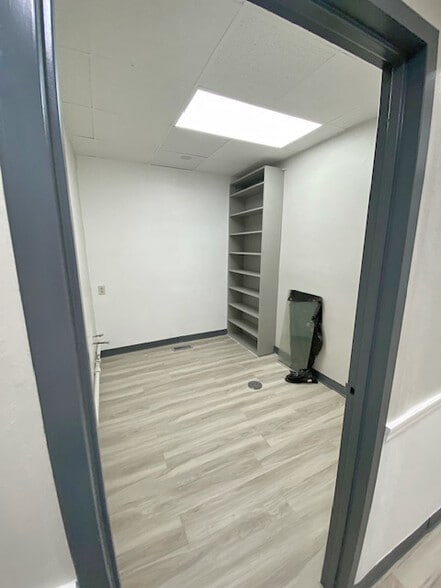 More Photos Of 3165 Myrtle Ave, Granite City Medical For Sale