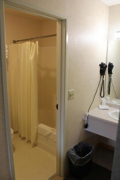 More Photos Of 339 S Highway 89, Circleville Hotel For Sale