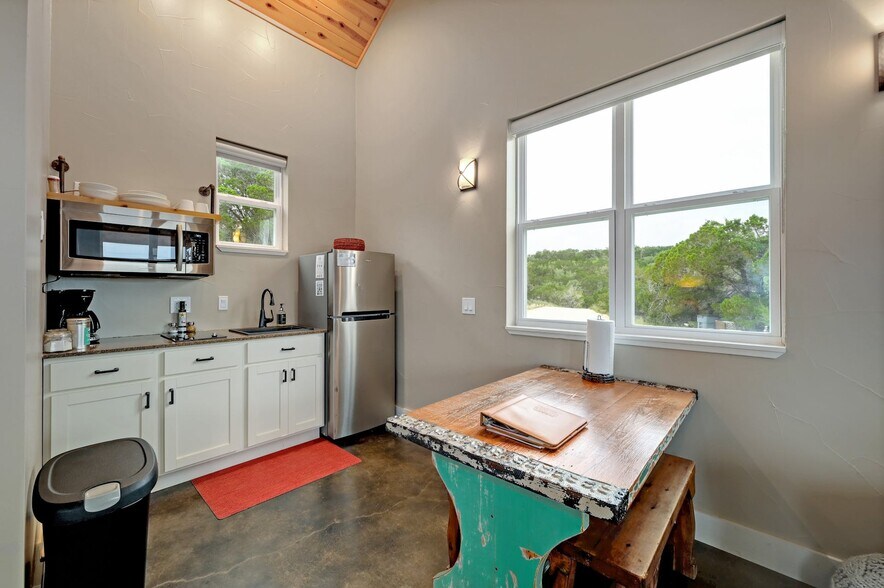 More Photos Of 7400 McGregor Ln, Dripping Springs Hotel For Sale