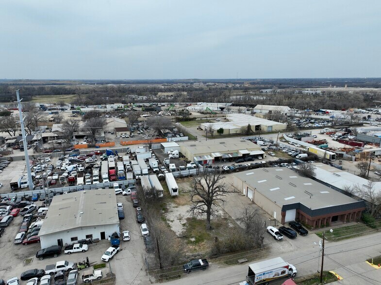 More Photos Of 2119 Quincy St, Dallas Warehouse For Lease