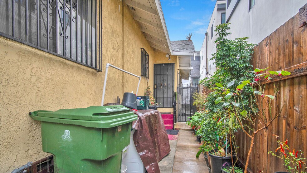 More Photos Of 644 N Serrano Ave, Los Angeles Apartments For Sale
