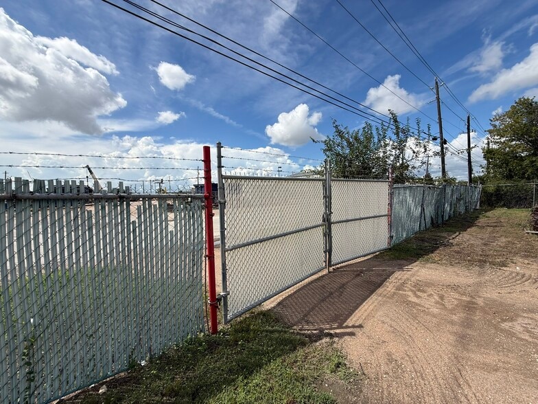 More Photos Of 201 N 16th St, La Porte Industrial For Sale