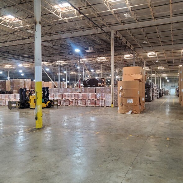 More Photos Of 10301 Monroe Rd, Matthews Warehouse For Lease