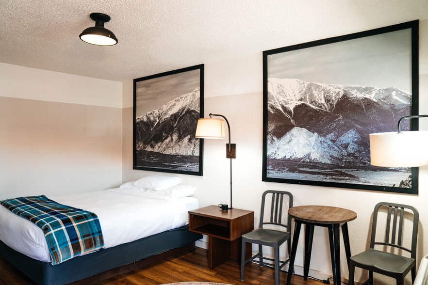 More Photos Of 525 W Rainbow Blvd, Salida Hotel For Sale