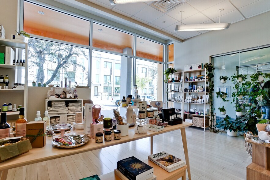 More Photos Of 2170 Main St, Sarasota Loft Creative Space For Sale