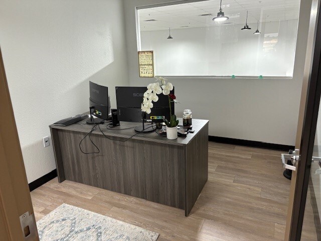 More Photos Of 1991-1993 Industrial Dr, Deland Office For Sale