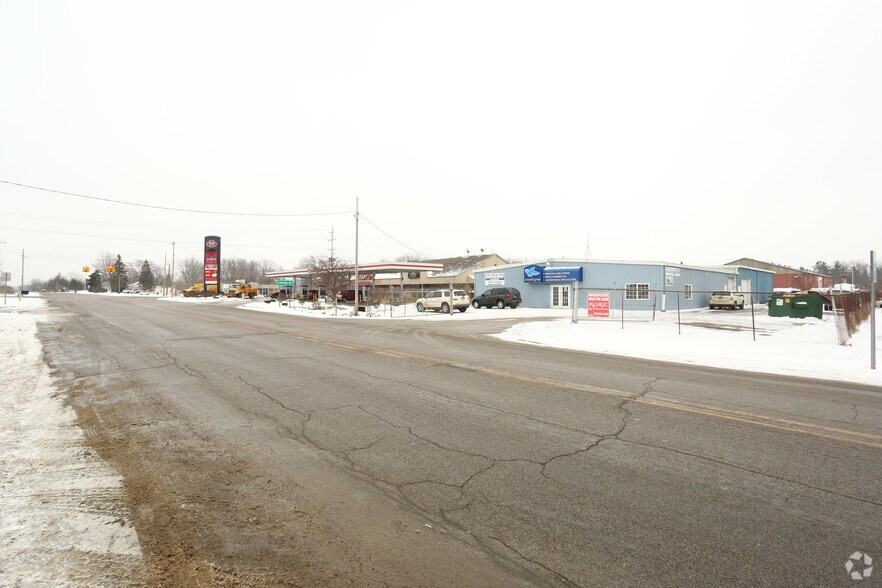 More Photos Of 3031 W Thompson Rd, Fenton Flex For Lease