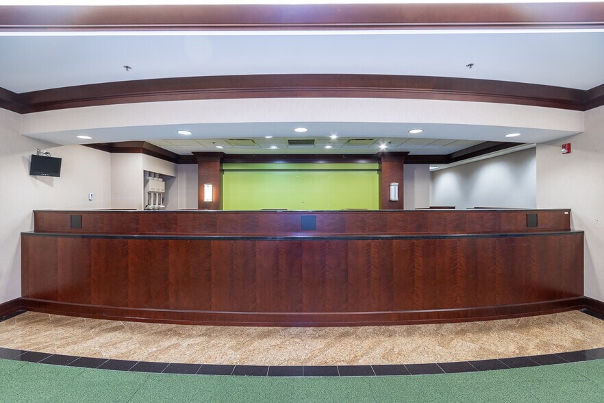 More Photos Of 129 N Main St, Anderson Office For Lease