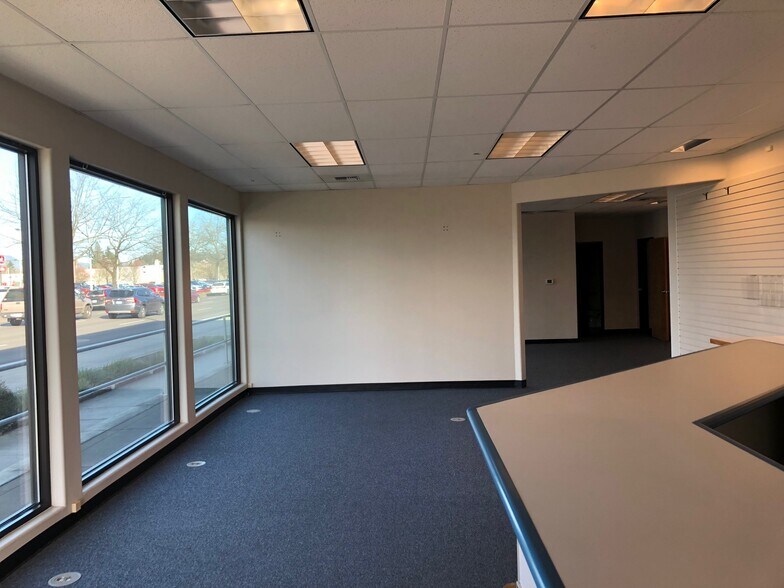 More Photos Of 1900 W 7th Ave, Eugene Storefront Retail Office For Lease