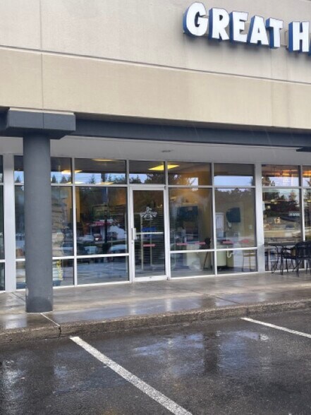 More Photos Of 3405 Commercial St SE, Salem Storefront For Lease