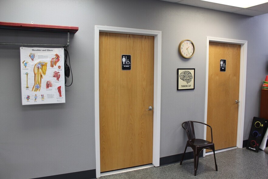 More Photos Of 224 E Main St, Burley Office For Sale