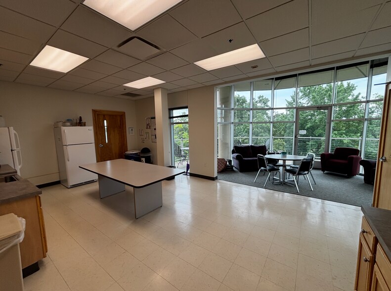 More Photos Of 3264 N Evergreen Dr NE, Grand Rapids Medical For Sale