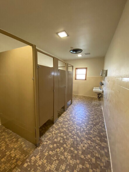 More Photos Of 1050 S Bridge St, Baker City Office For Sale