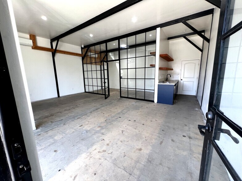 More Photos Of 9127 S Western Ave, Los Angeles Storefront For Lease