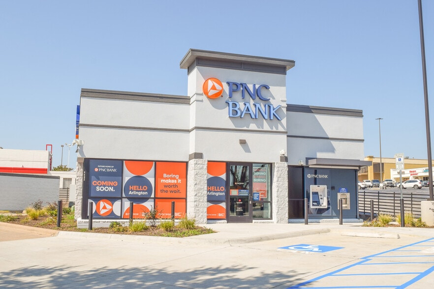 Primary Photo Of 4402 Little Rd, Arlington Bank For Sale