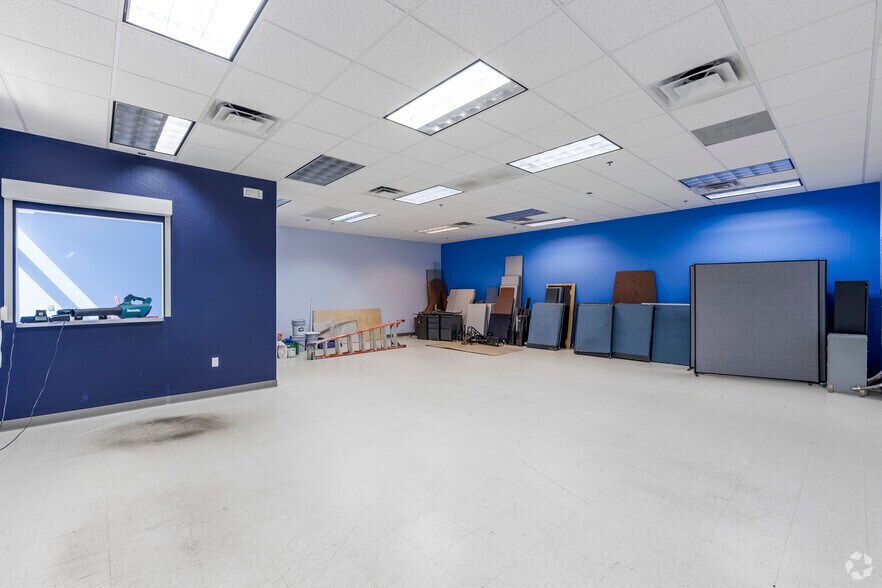 More Photos Of 7890 S Hardy Dr, Tempe Light Distribution For Lease