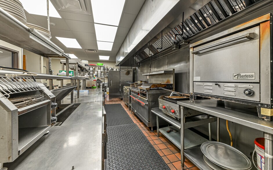 More Photos Of 2615 Freeport Rd, Natrona Heights Bar For Lease