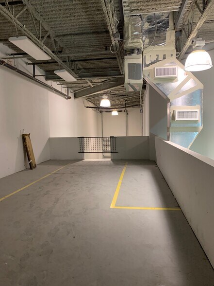 More Photos Of 8010 Sunport Dr, Orlando Light Distribution For Lease