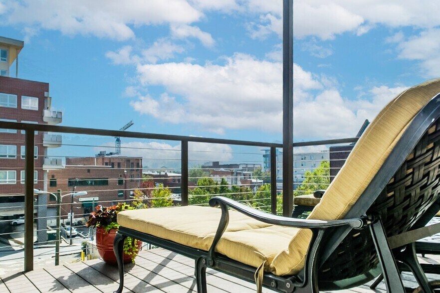 More Photos Of 18 Church St, Asheville Hotel For Sale