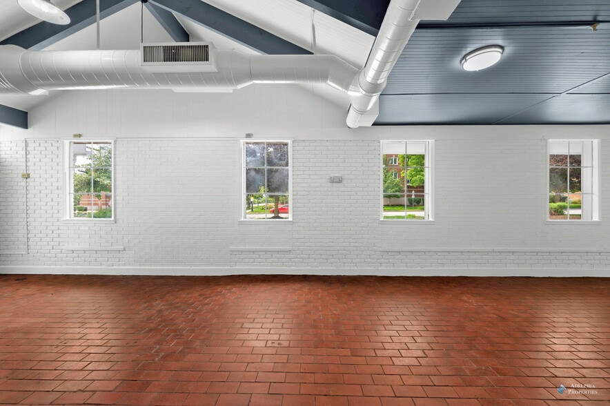 More Photos Of 325 W Front St, Wheaton Restaurant For Lease