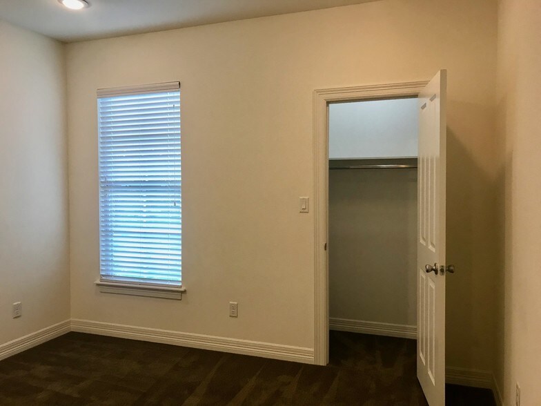 More Photos Of 2980 Elkton Trl, Tyler Apartments For Sale