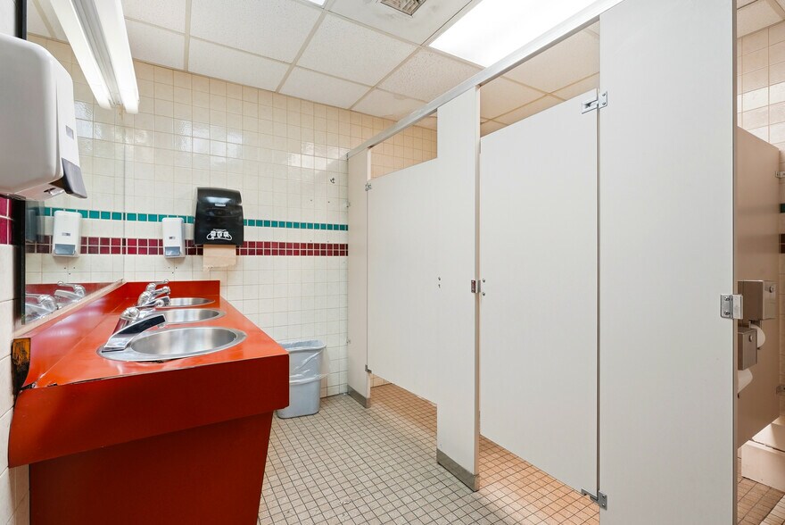 More Photos Of 9 S 1st St, Yakima Restaurant For Sale