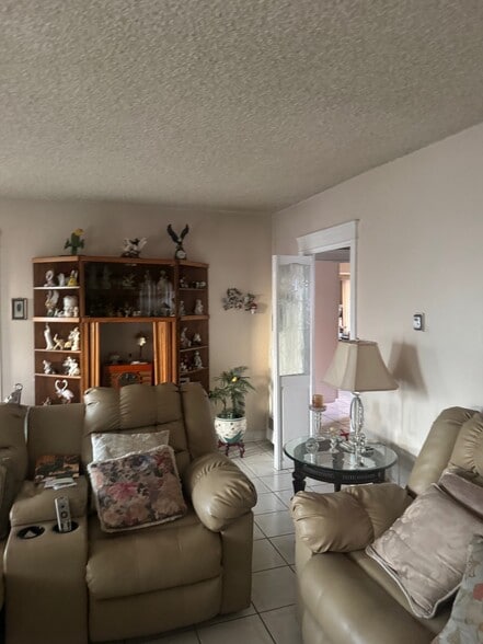 More Photos Of 410 Fischer St, Glendale Apartments For Sale