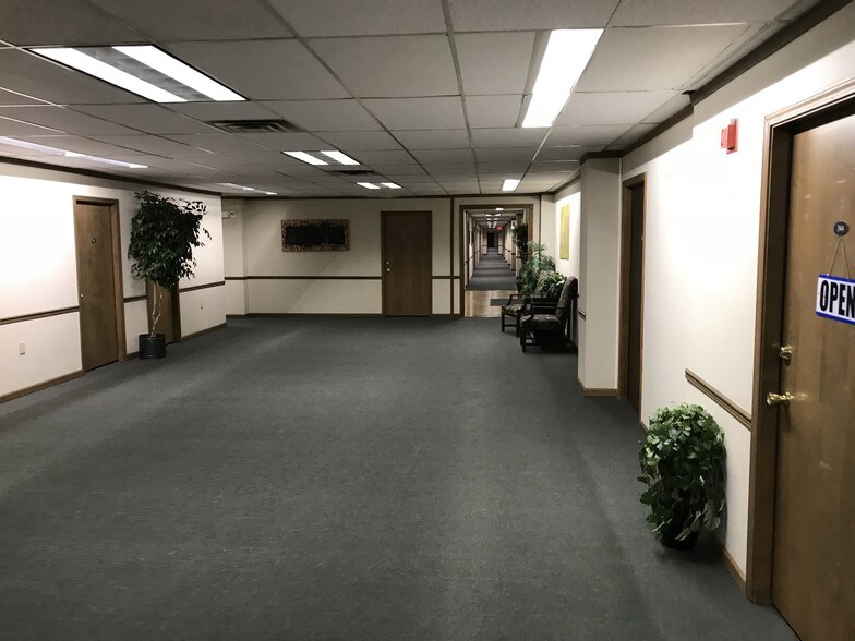 More Photos Of 55 S State Ave, Indianapolis Flex For Sale