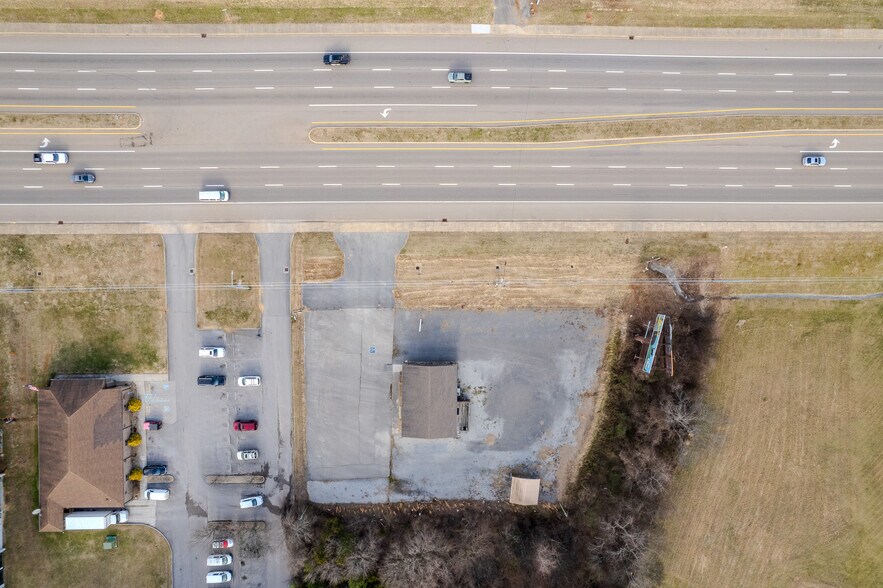 More Photos Of 2851 Winfield Dunn Pky, Kodak Land For Lease