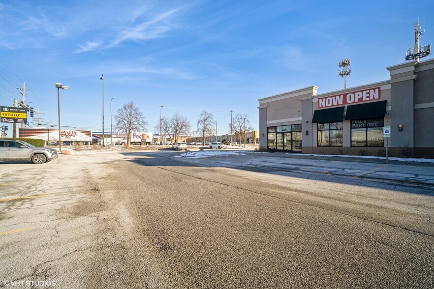 More Photos Of 1551 Busse Rd, Elk Grove Village Fast Food For Sale