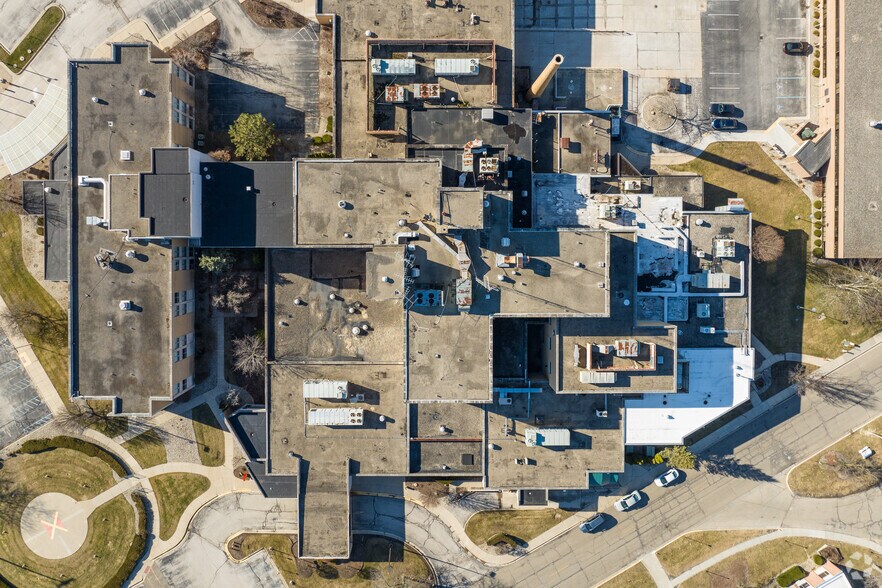 More Photos Of 818 Riverside Ave, Adrian Hospital For Sale