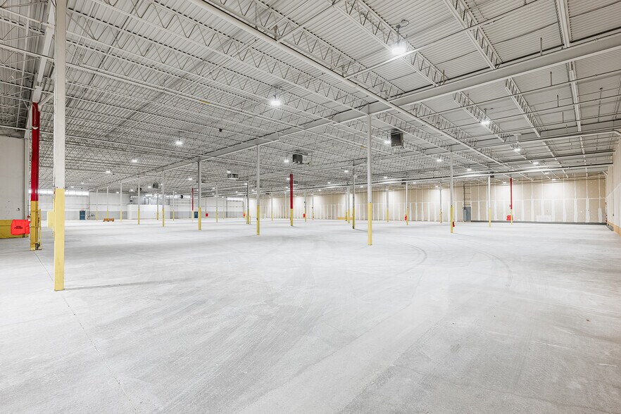 More Photos Of 1375 Rue Newton, Boucherville Warehouse For Lease