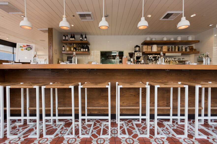 More Photos Of 639-641 N Larchmont Blvd, Los Angeles Loft Creative Space For Sale