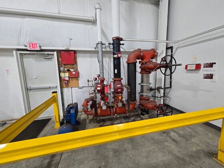 More Photos Of 1887 Cottage St, Ashland Warehouse For Lease