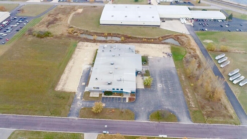 More Photos Of 1011 Veterans St, Mauston Manufacturing For Sale
