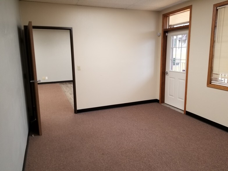 More Photos Of 11027 S Pikes Peak Dr, Parker Office For Lease