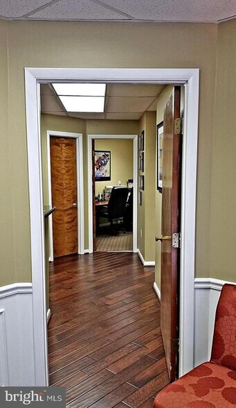 More Photos Of 12512 Lakeridge Dr, Woodbridge Medical For Sale
