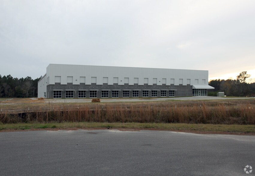 More Photos Of 137 Worth Beverage Dr, Burgaw Warehouse For Lease