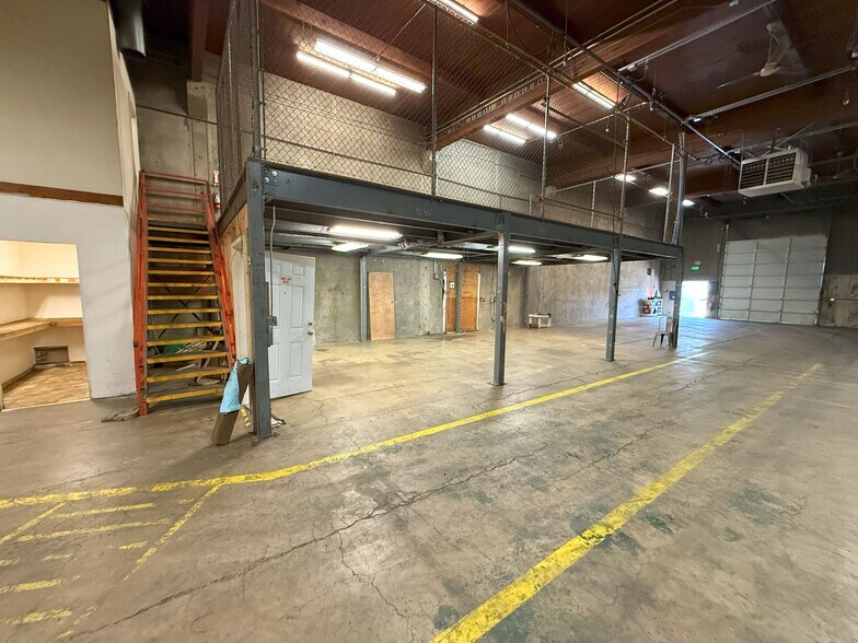 More Photos Of 250 Queen Ave SW, Albany Warehouse For Sale