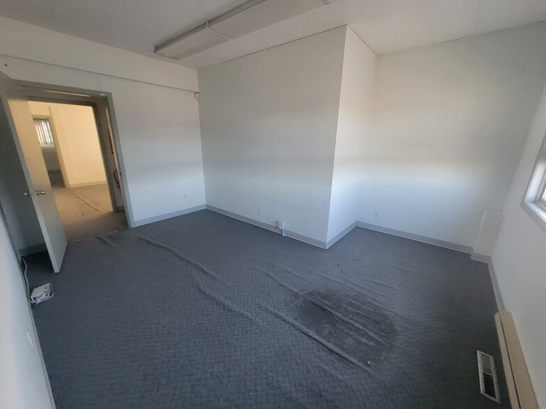 More Photos Of 3861 15th Av, Prince George Storefront Retail Office For Lease