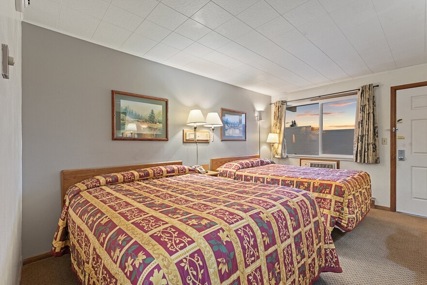 More Photos Of 1510 Adams Ave, La Grande Hotel For Sale