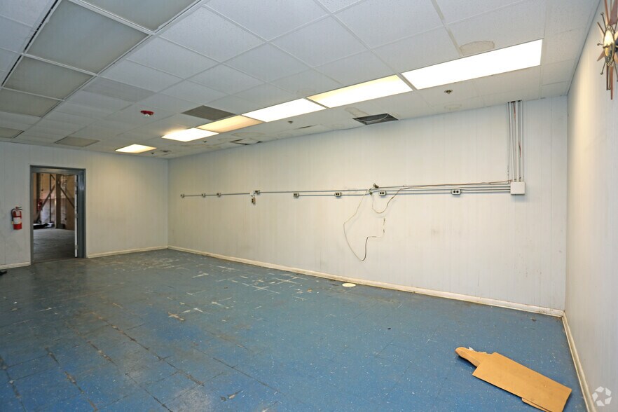 More Photos Of 572 S New St, Eden Distribution For Lease