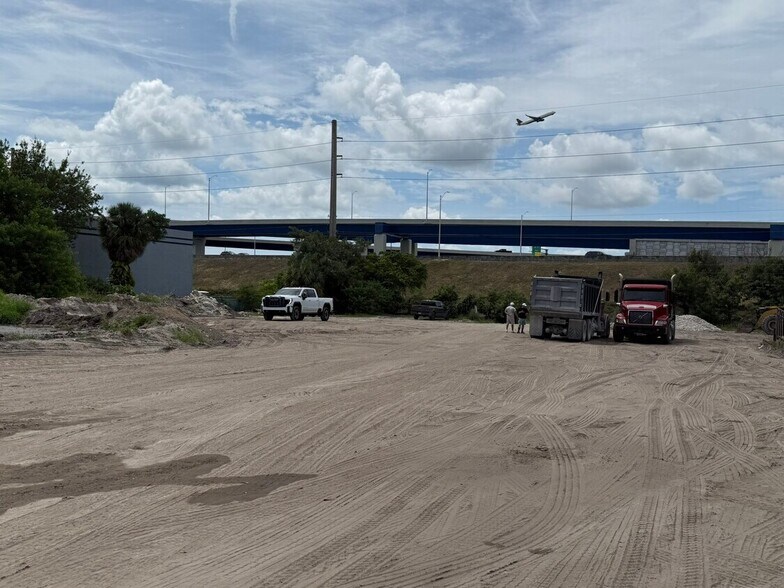 More Photos Of 2401 SW 31st St, Fort Lauderdale Land For Lease