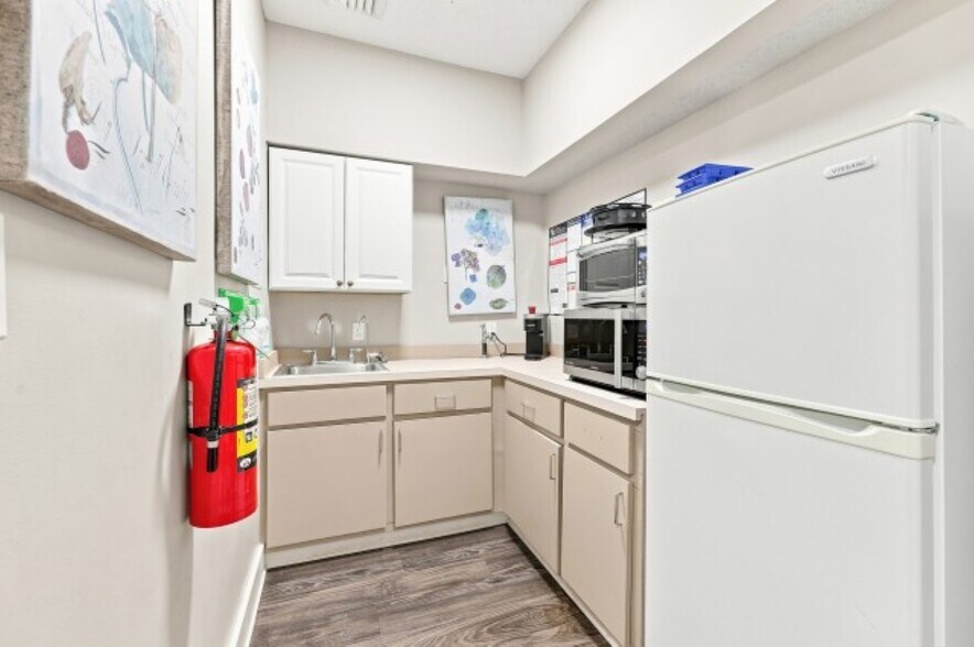 More Photos Of 9250 Highway 17 Byp, Murrells Inlet Office For Sale