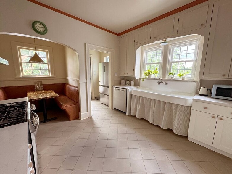 More Photos Of 2926 State St, Erie Multifamily For Sale