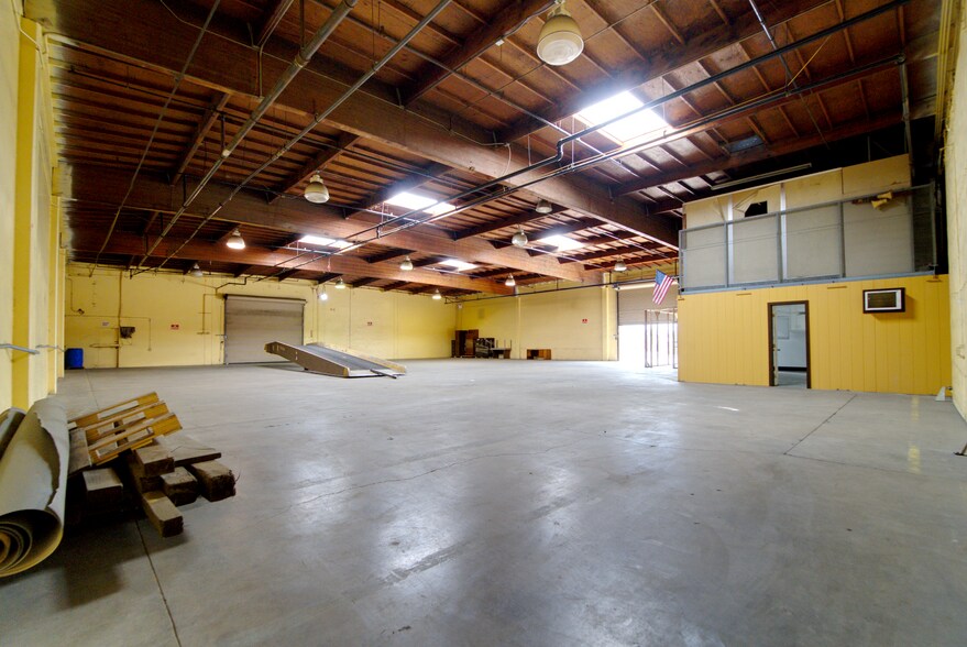 More Photos Of 11350 Wright Rd, Lynwood Warehouse For Lease