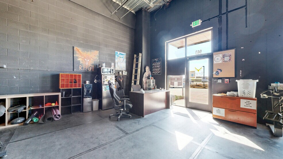 More Photos Of 943-965 E 11th St, Loveland Warehouse For Sale