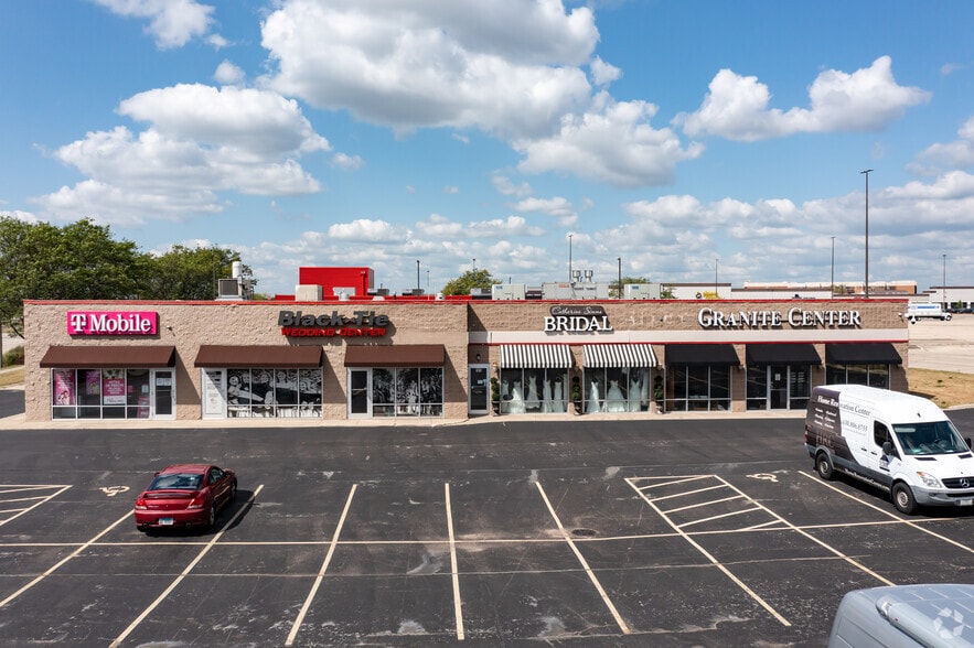 More Photos Of 4302-4442 E New York St, Aurora Unknown For Lease