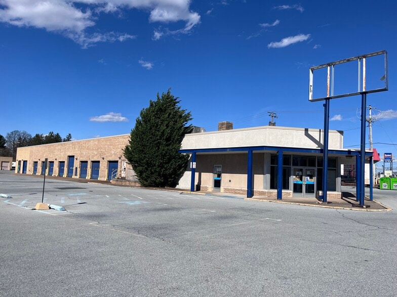 More Photos Of 4600 Jonestown Rd, Harrisburg Department Store For Lease