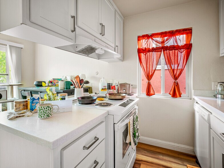 More Photos Of 718 13th St, Sacramento Apartments For Sale